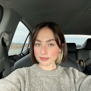 Meet your Posher, Ava